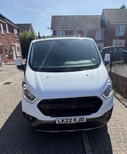 White ford transit custom - ford,